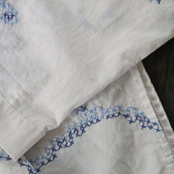 Chico's Cross Stich Embroidered White Button Up Top Blouse Size 0 Small - Picture 8 of 10